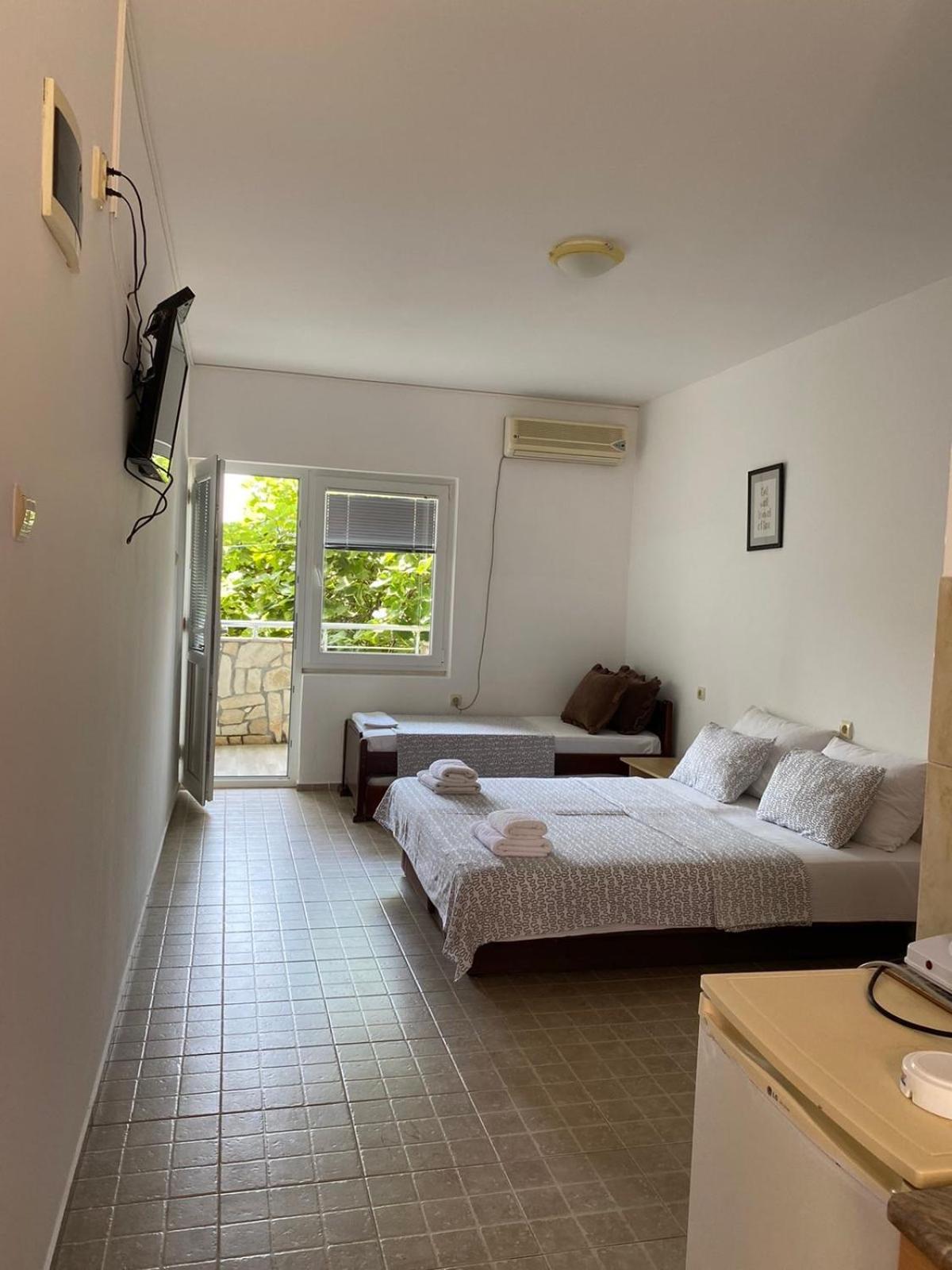 Apartments Vila Kurtagic Dobra Voda Kültér fotó